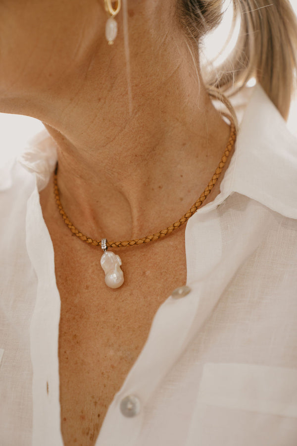 freshwater pearl and leather necklace
