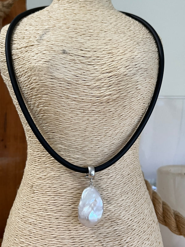 Neaprene and Baroque Pearl Pendant Necklace